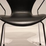 Quatre fauteuils modèle 3207, par Arne Jacobsen, 2006