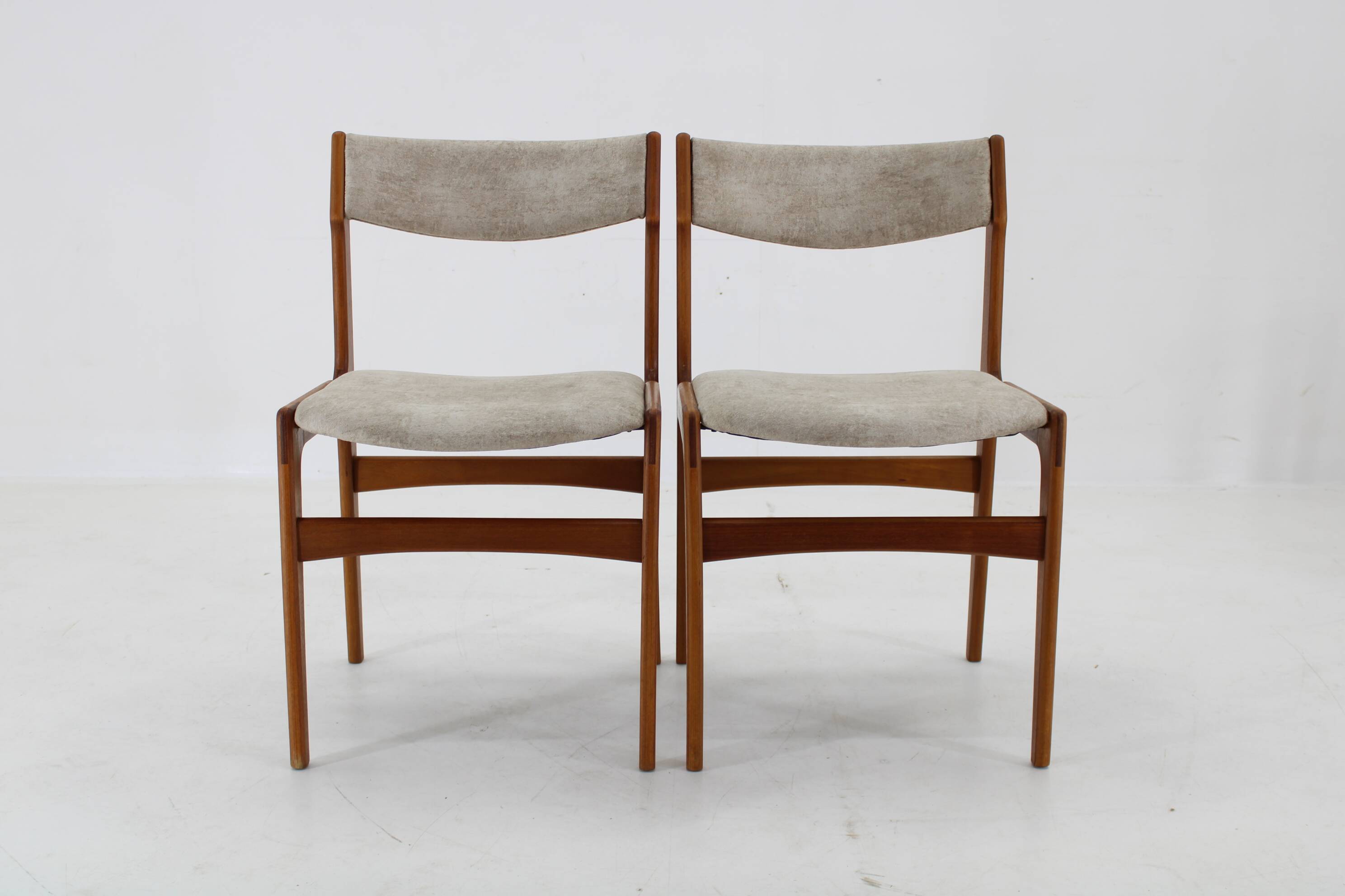 Ensemble de 4 chaises à manger danoises en teck des années 1960, restaurées