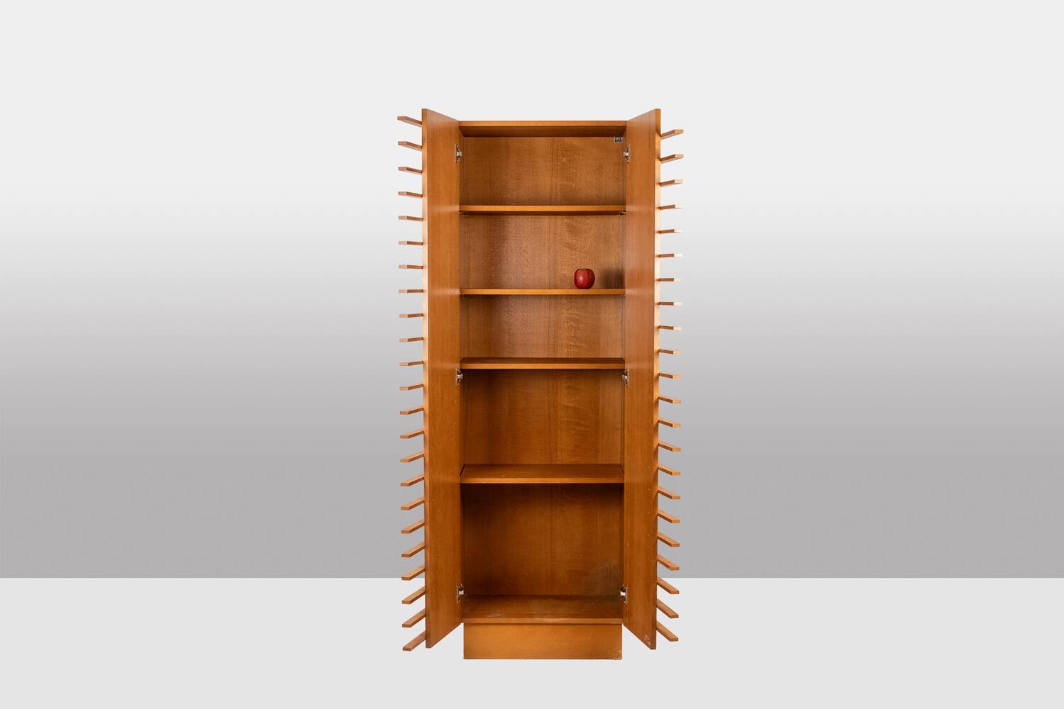 Armoire en hêtre blond Éric Miomandre 20e siècle
