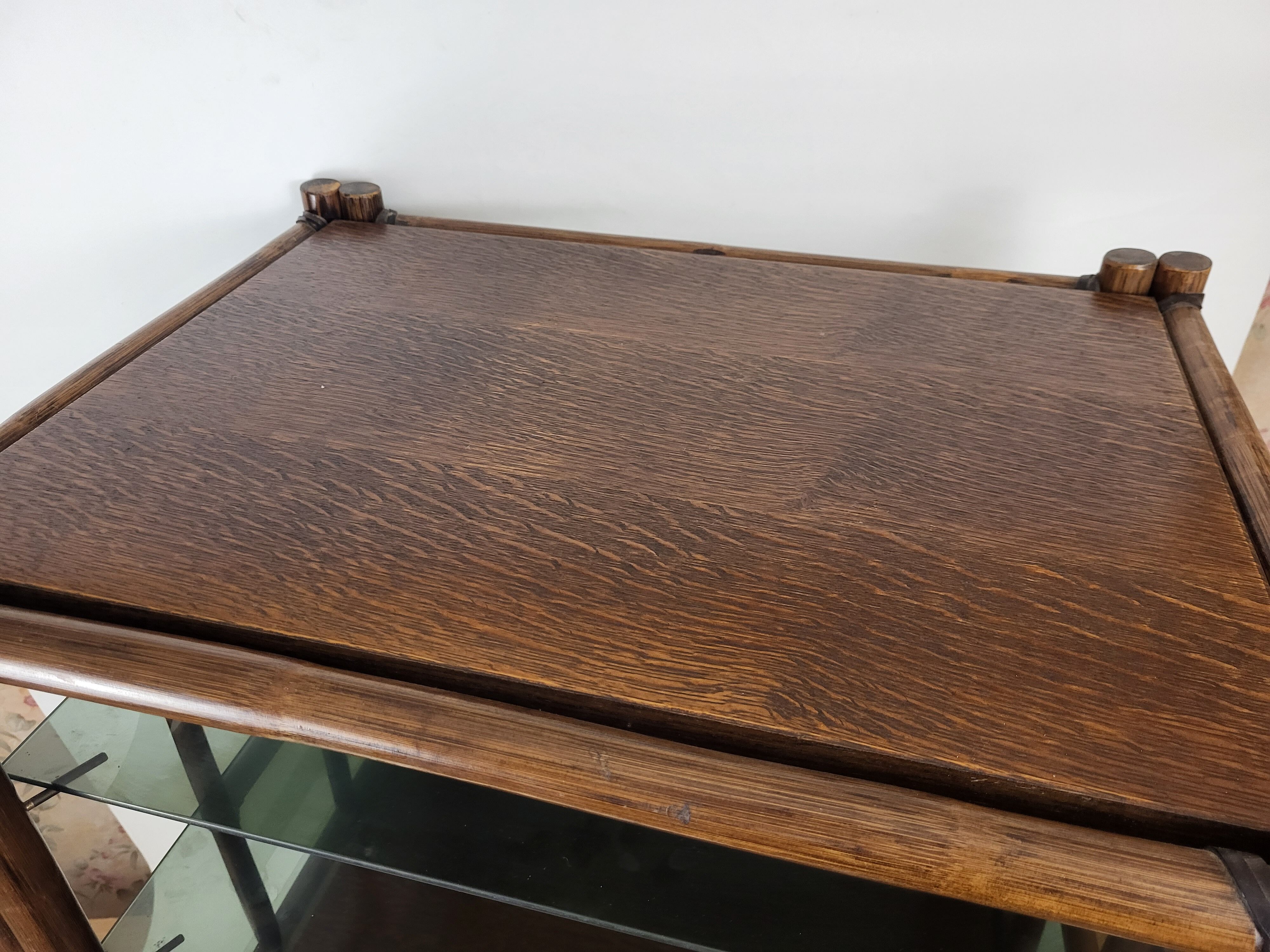Bamboo Shelf / Smoked glass on foot 70s