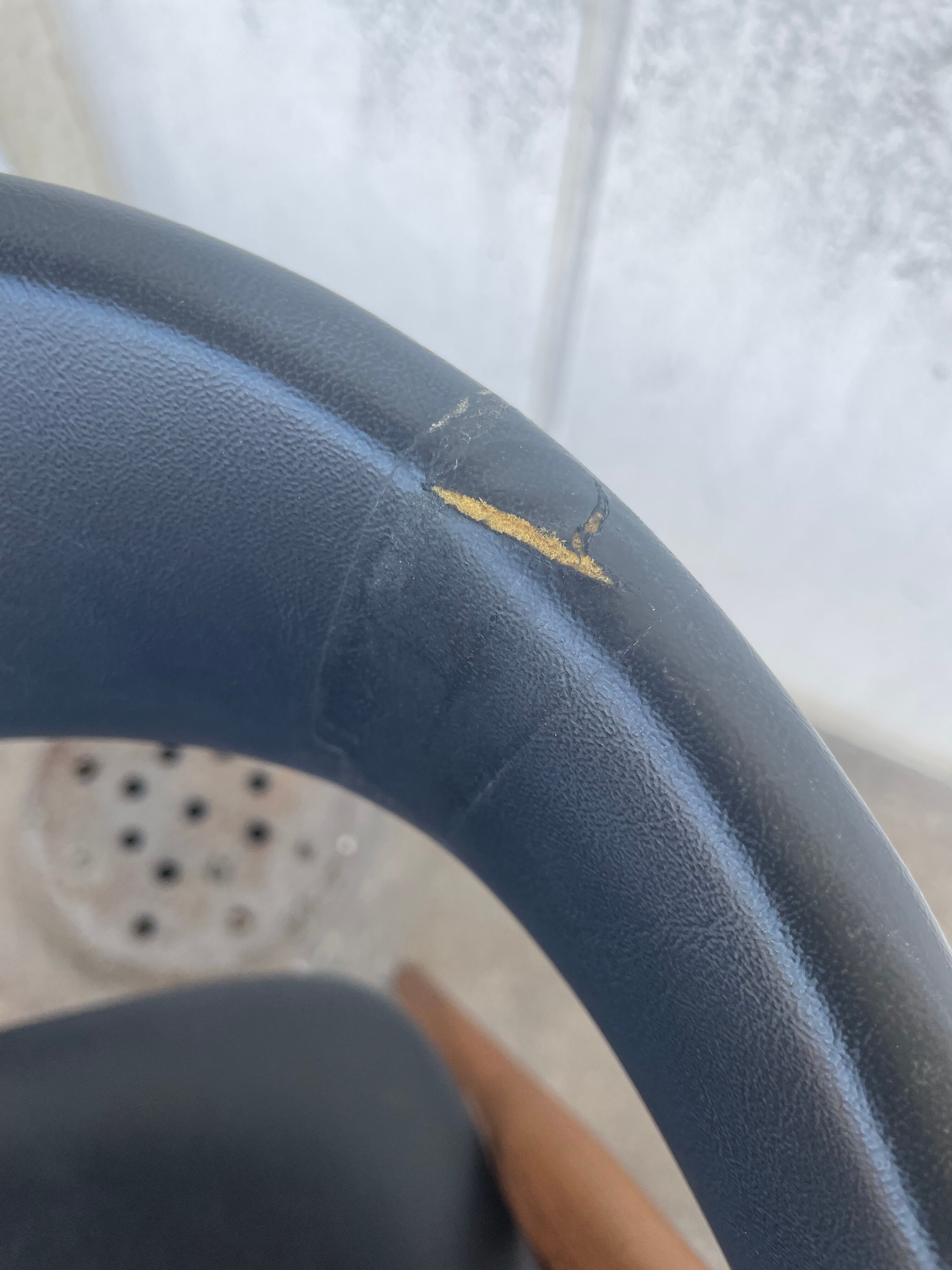 Scandinavian armchairs in skaï