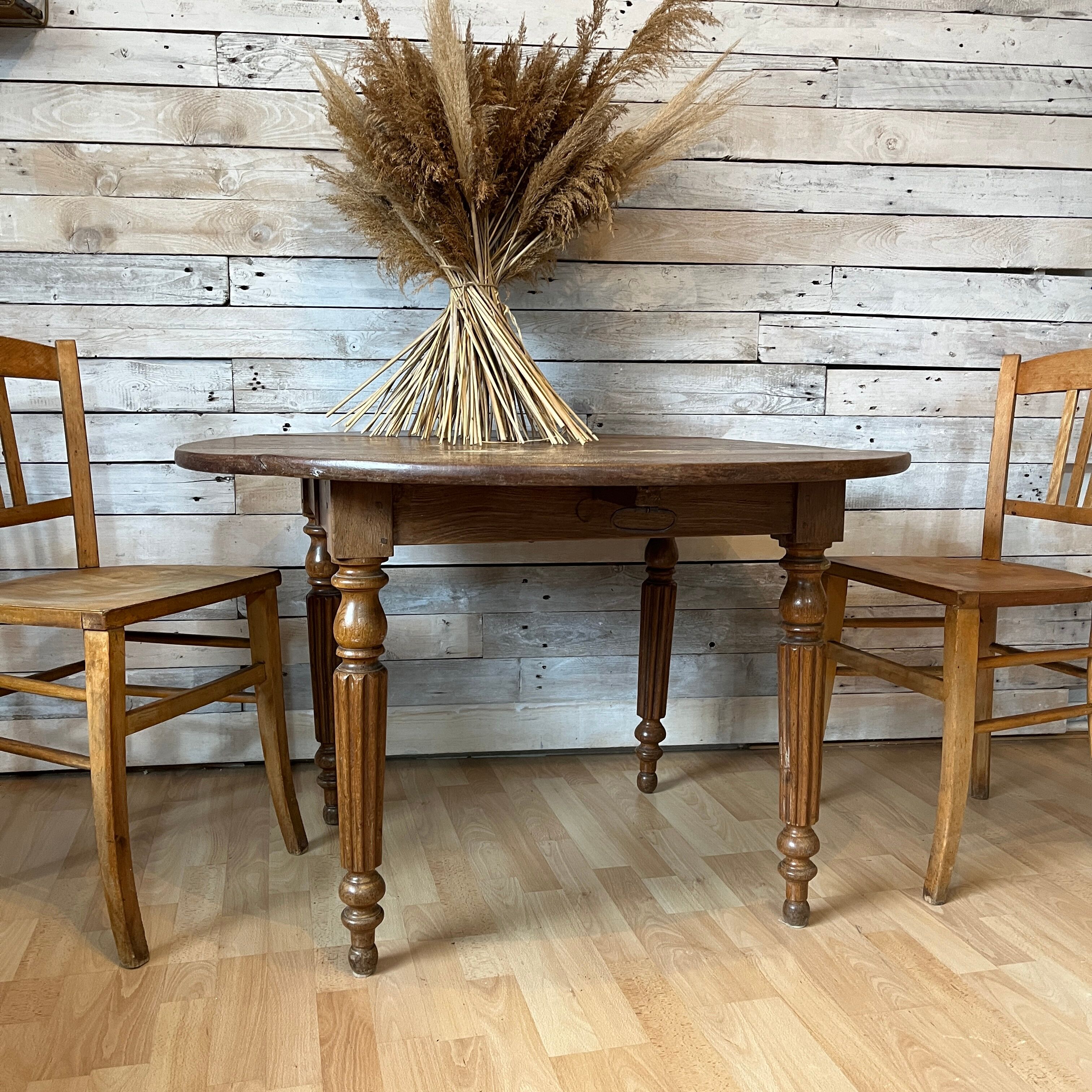 Round table with flaps