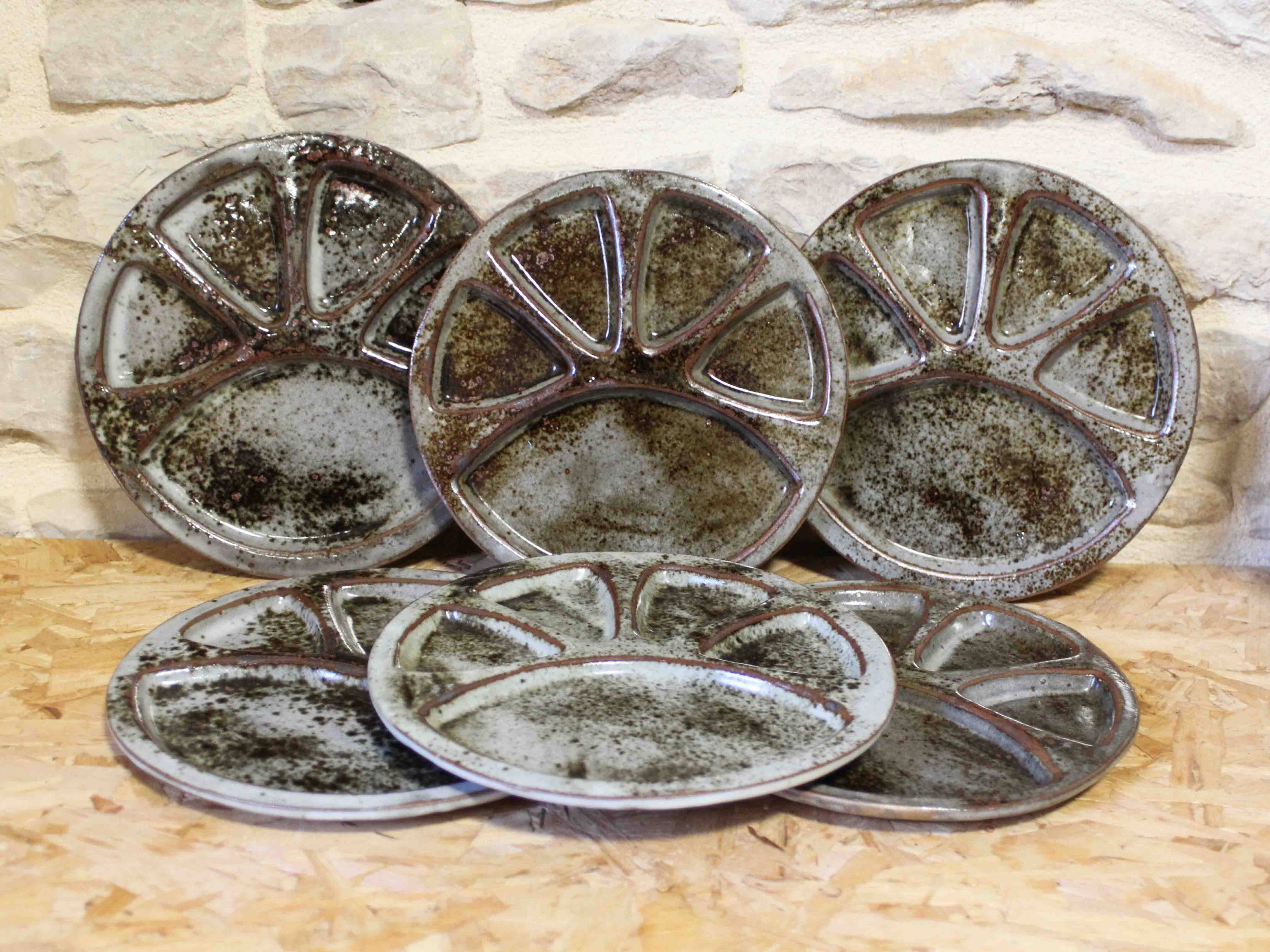 6 assiettes à compartiment en grès émaillé Chantal et Thierry Robert
