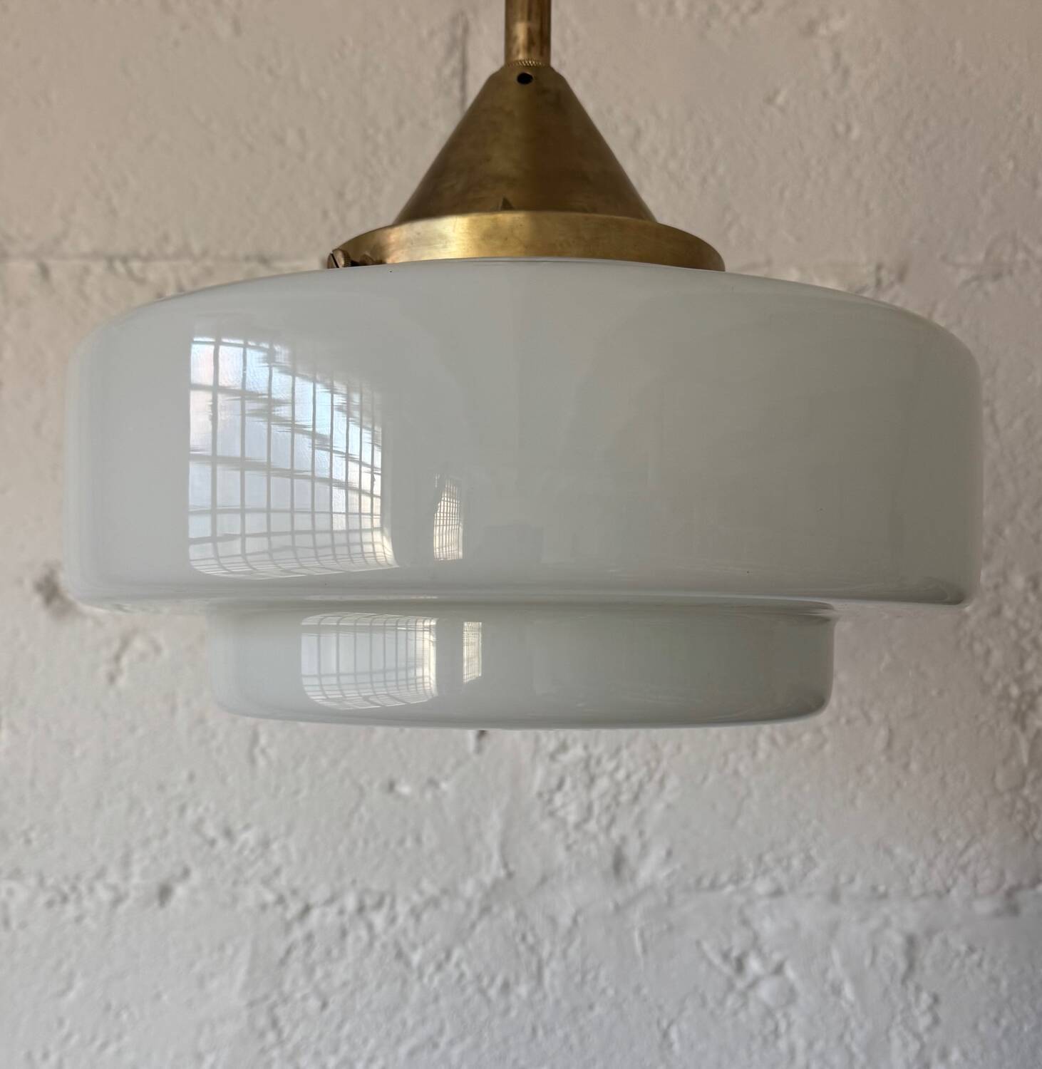 Lustre Art Déco opaline style Bauhaus