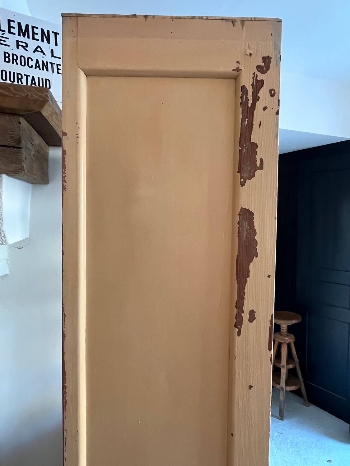 Display cabinet for shop