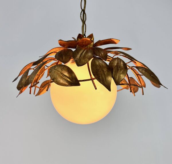 Suspension florentine vintage dorée avec ampoule en verre opalin, 1960s
