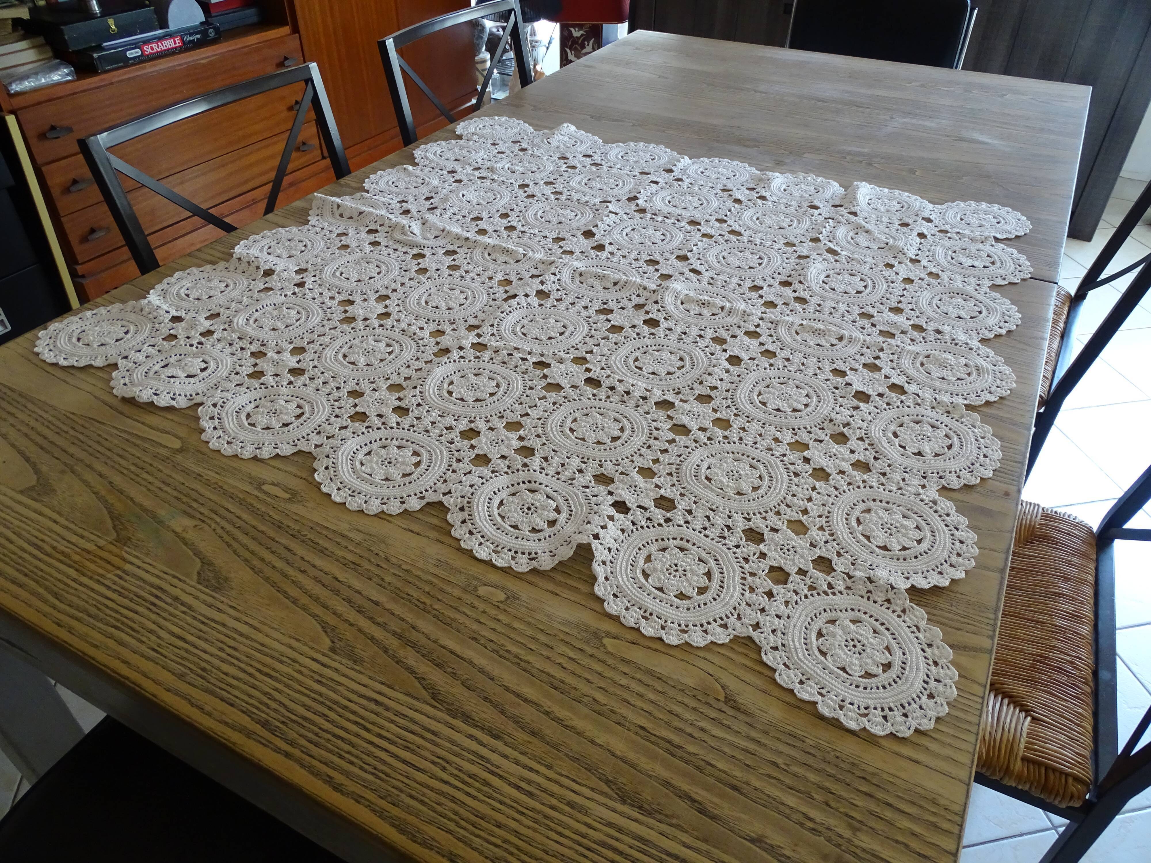 Old crochet tea tablecloth 88 x 88