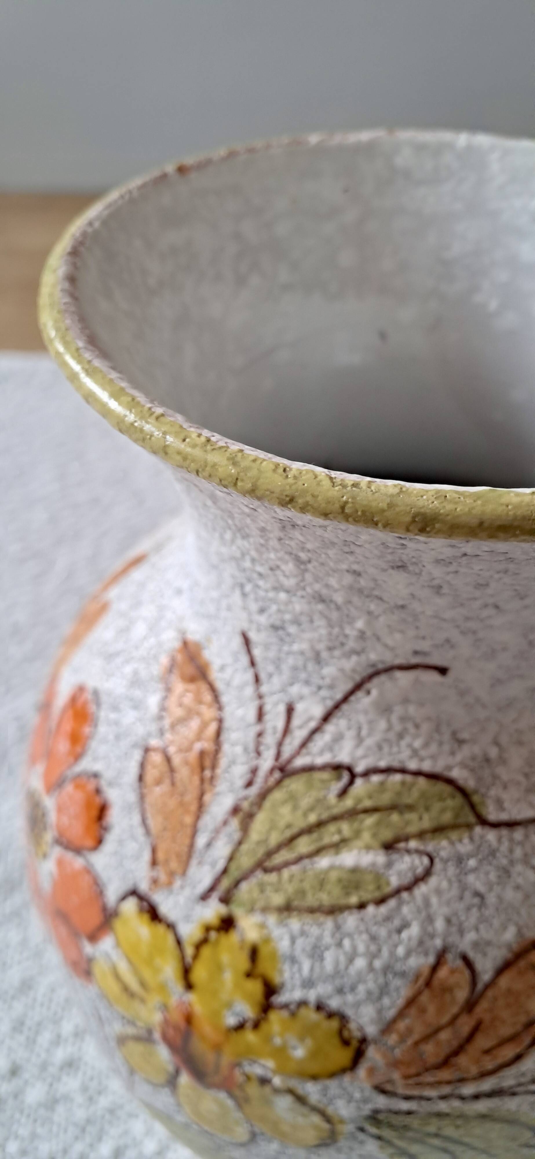 Vintage Italian vase from the 1970s.