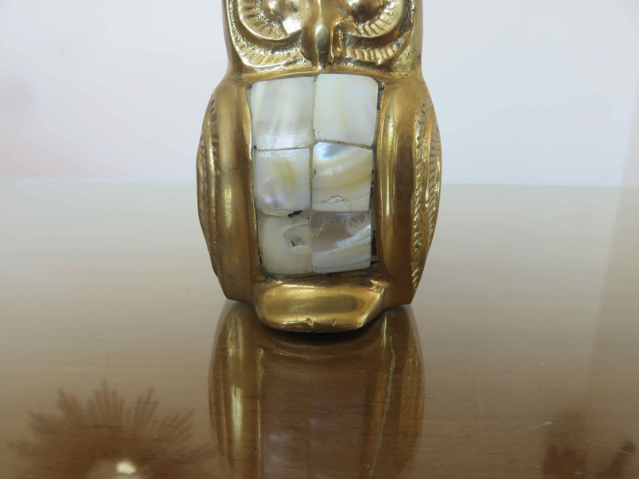Owl, owl in golden brass and mother-of-pearl 70s