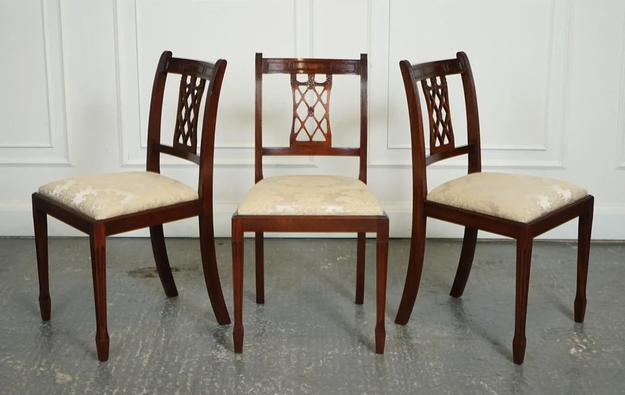 Chaises de Salle à Manger Hepplewhite avec Sièges Rembourrés Crème de Bevan Funnell, Set de 5