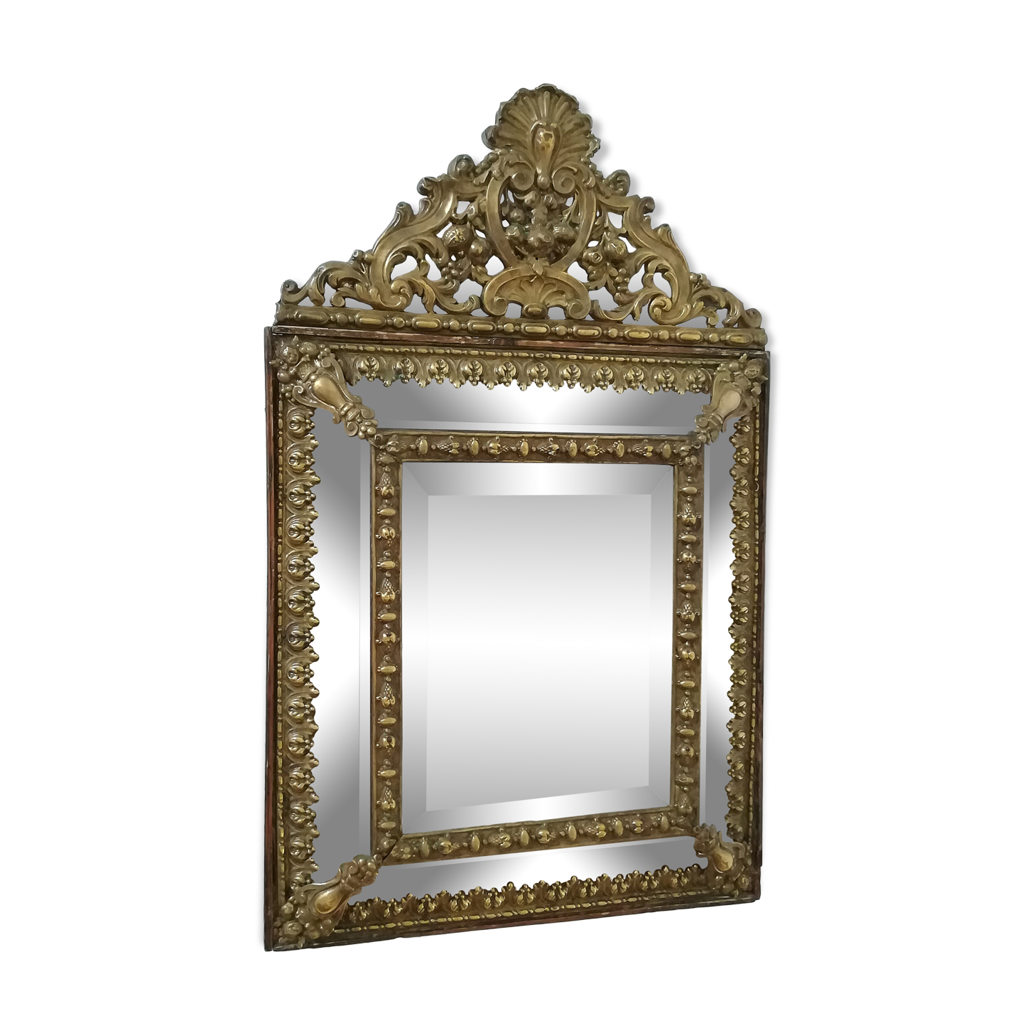 Miroir à parecloses en laiton repoussé et bois Napoléon III 43x70cm
