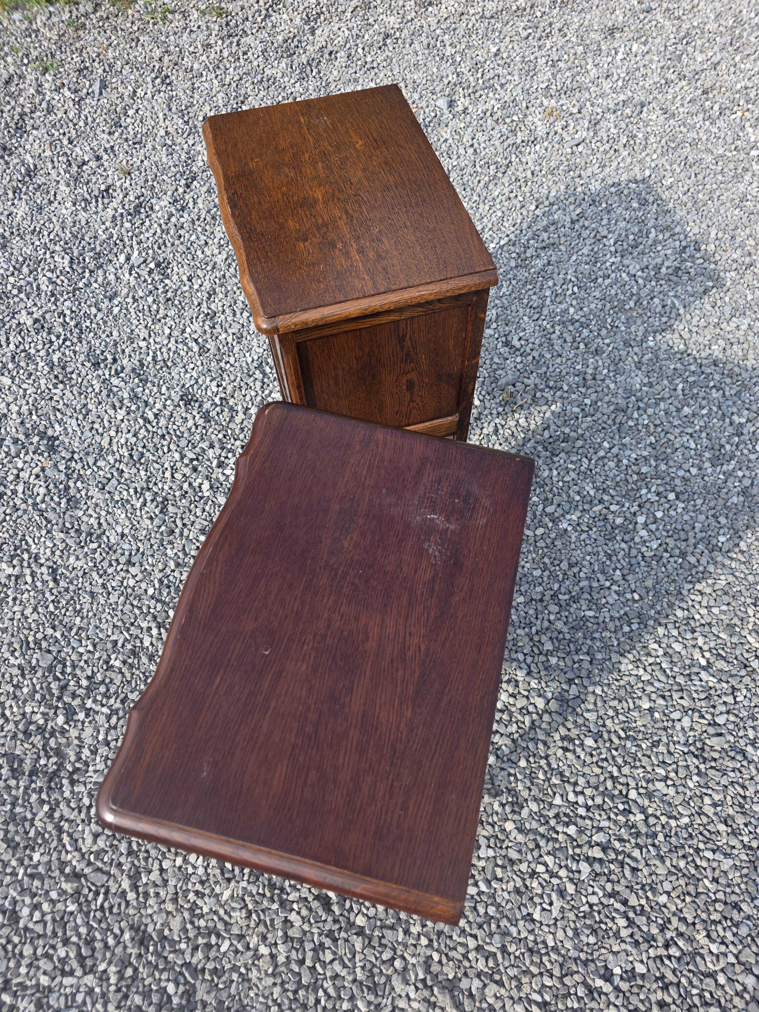 Paire de table de chevet style Louis XV en chêne