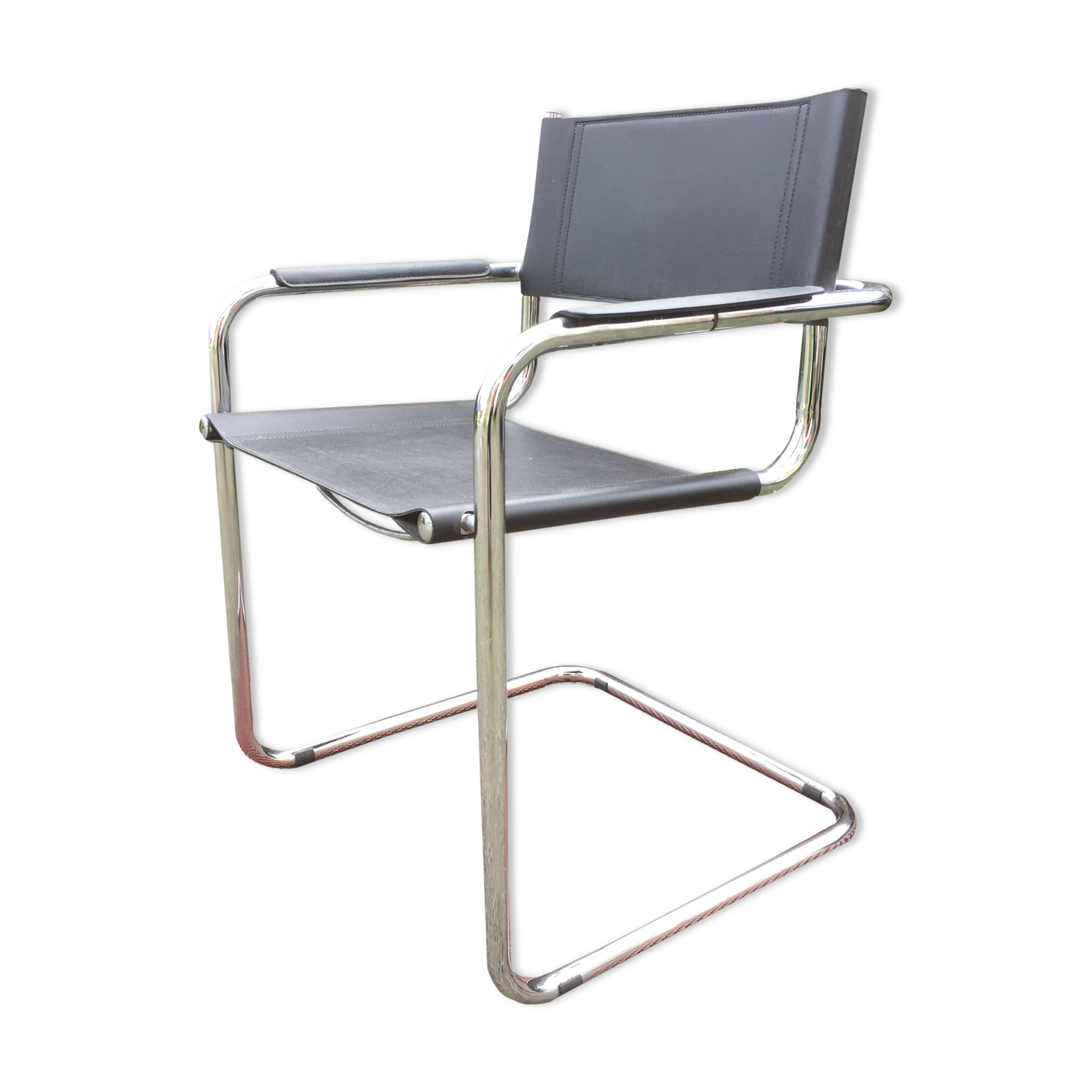 Design armchair with chrome metal tubular base and seat in black Skaï