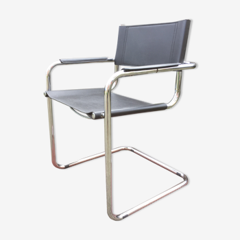 Design armchair with chrome metal tubular base and seat in black Skaï