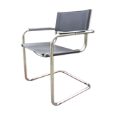 Fauteuil design à piétement tubulaire métallique chromé et assise en skaï noir