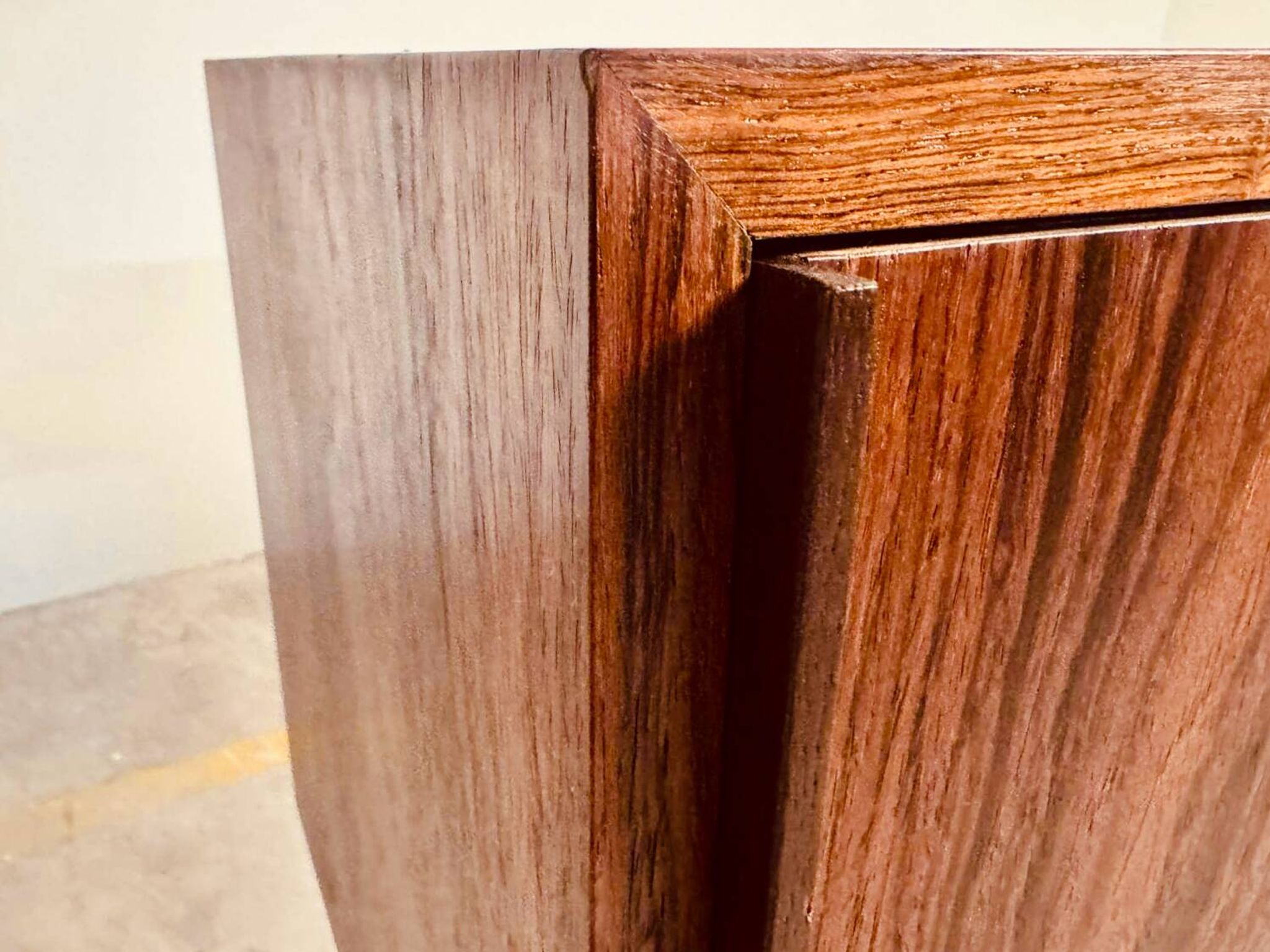 Small enfilade, 142 cm long, with 2 doors in rosewood.