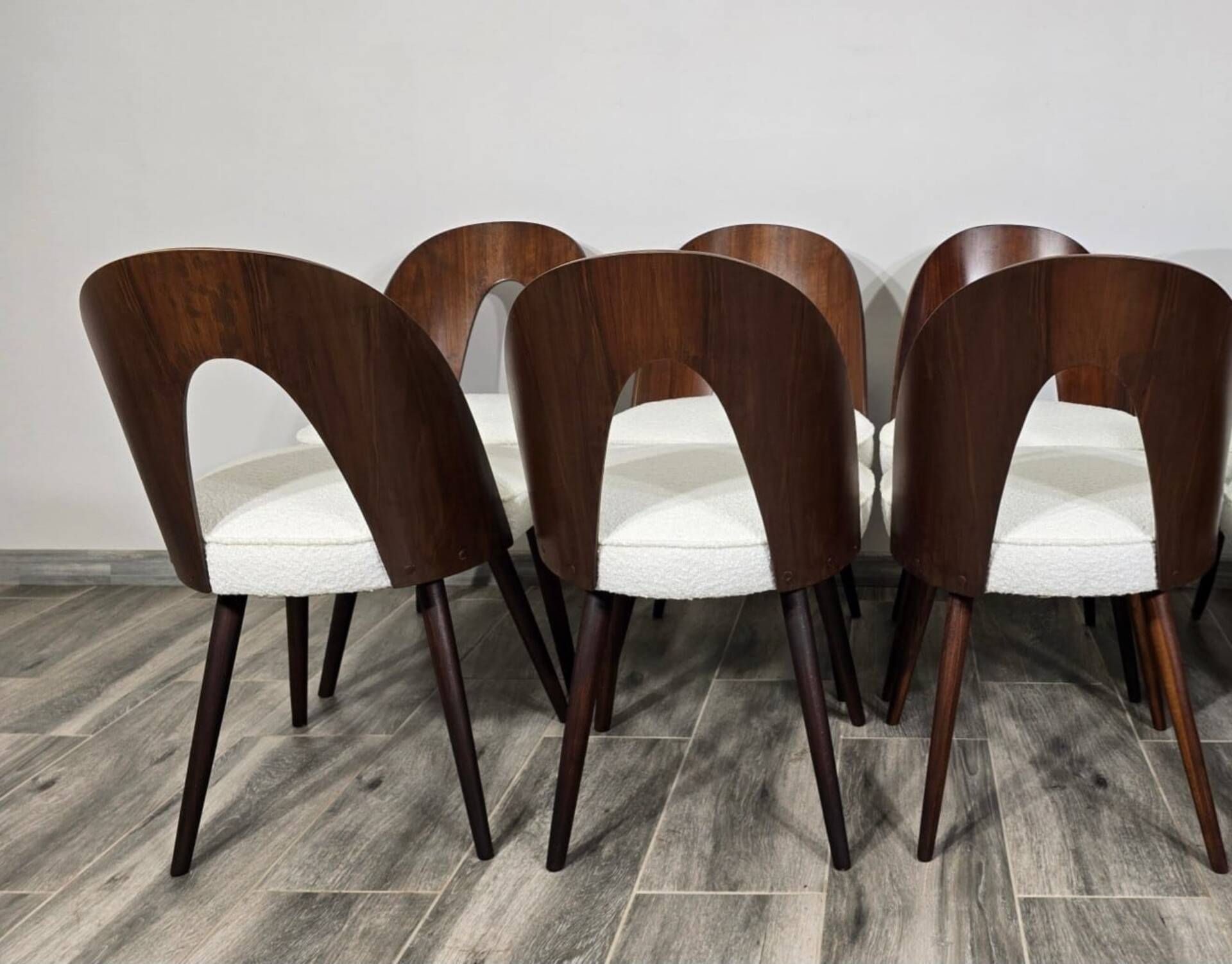 6 chaises de salle à manger par Antonin Suman