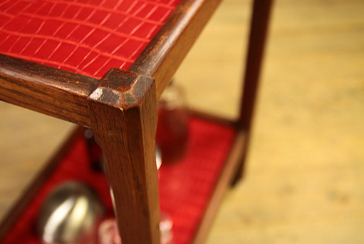 Serving in varnished chestnut and red leather