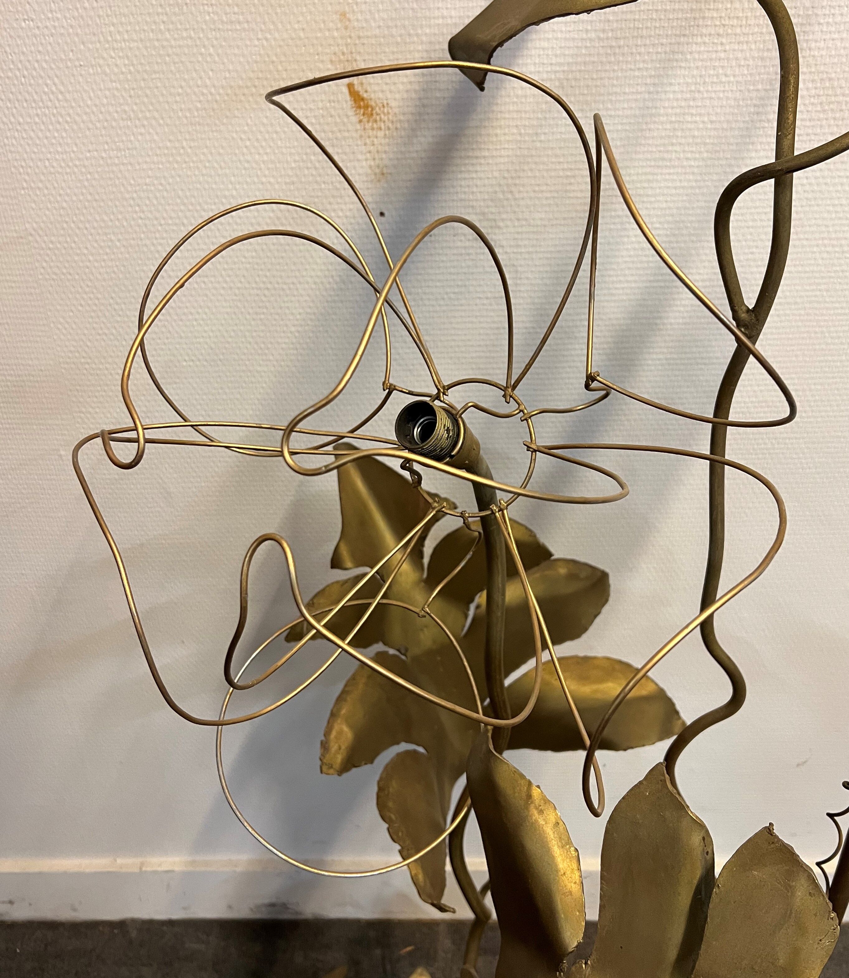 Floor lamp "flowers" in gilded brass