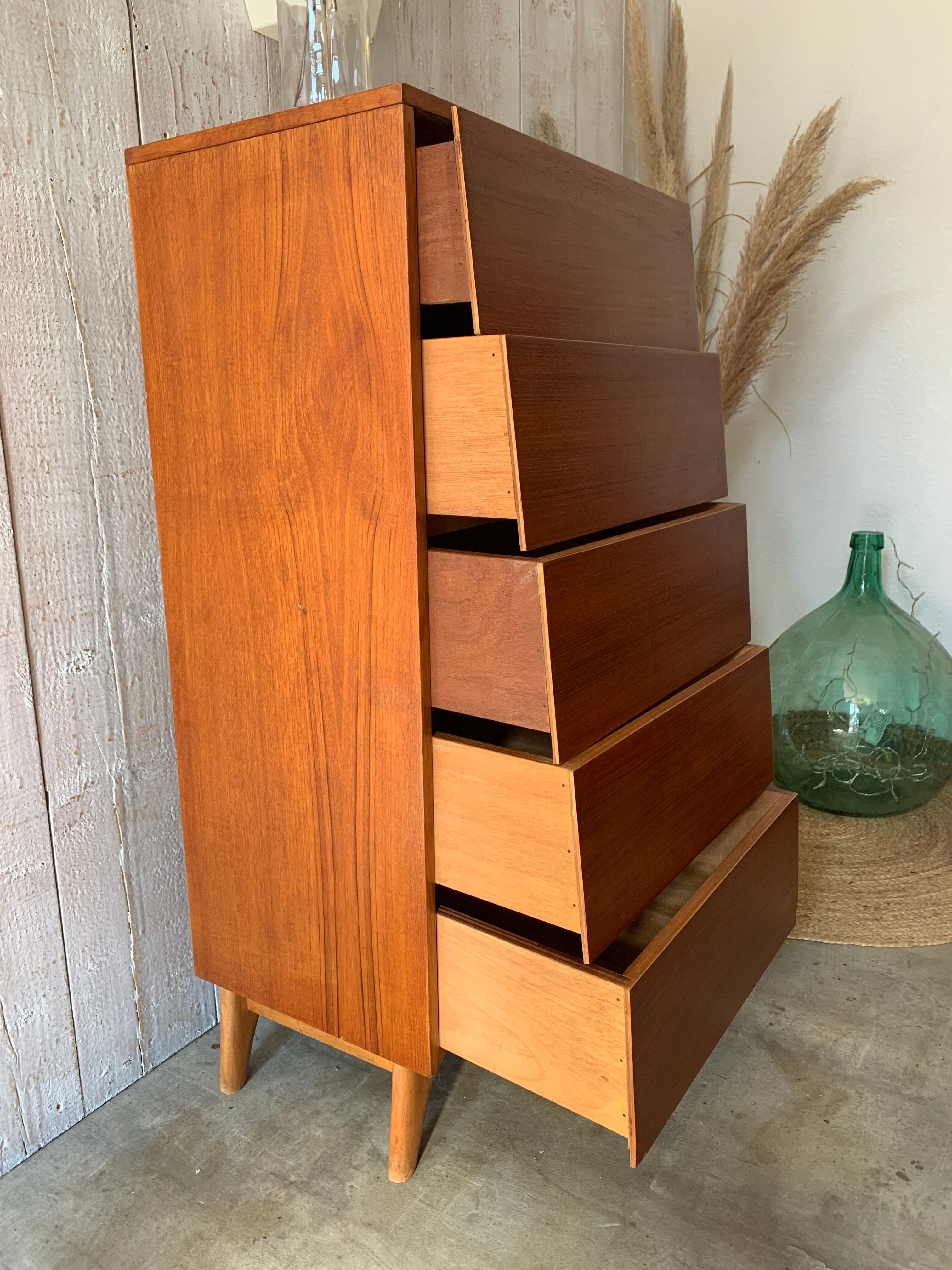 Rag picker with finned drawers