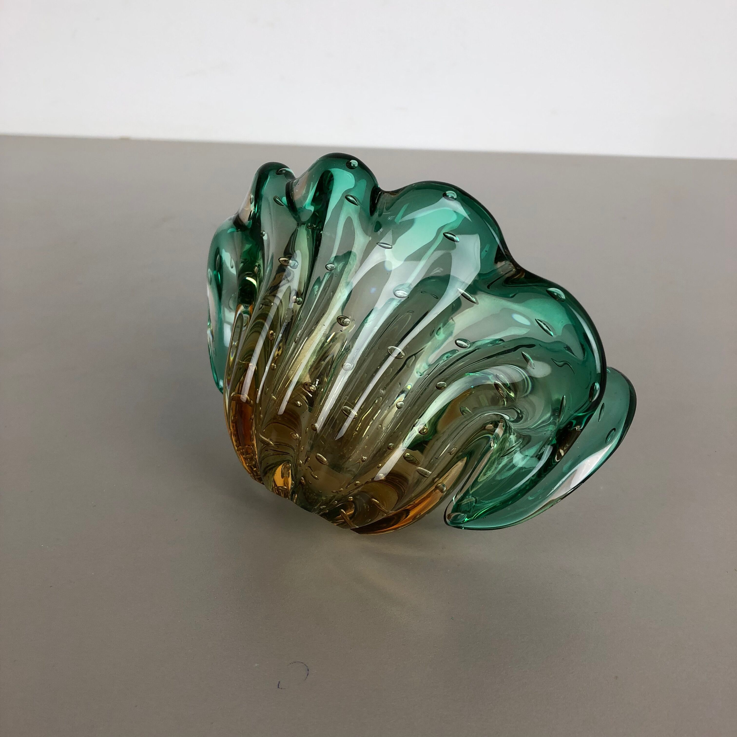 Seguso Bullicante bubble Murano glass shell bowl, 1970s