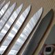 Set de 12 couteaux de table Vintage inox bakélite et laiton