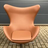 2x Fritz Hansen Egg chair by Arne Jacobsen in Cognac leather, new condition!