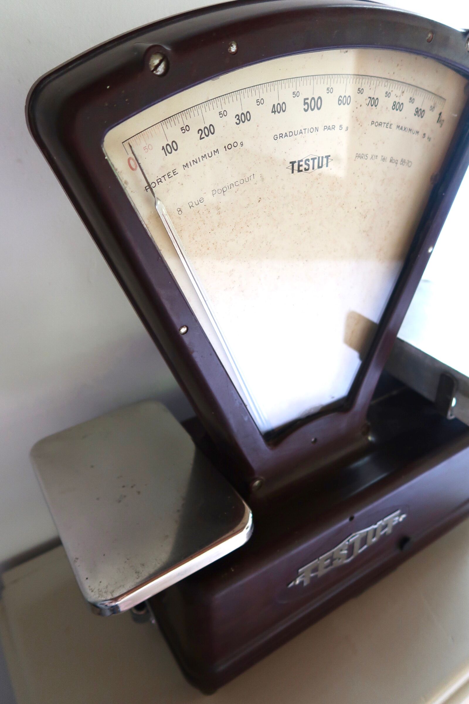 Vintage Testut grocery scale