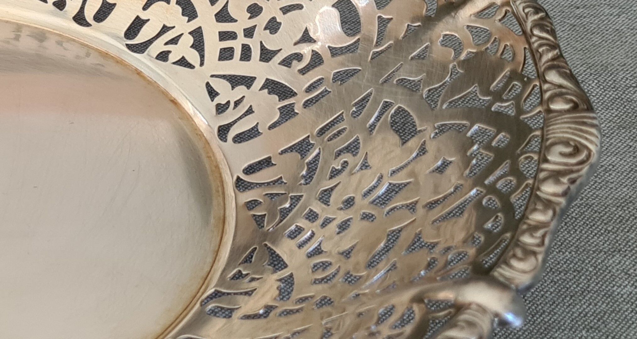 Bread basket, fruit... openwork in silver metal