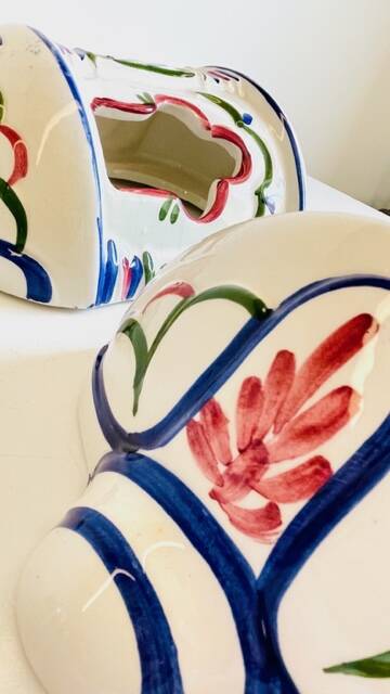 2 Vintage ceramic wall lights