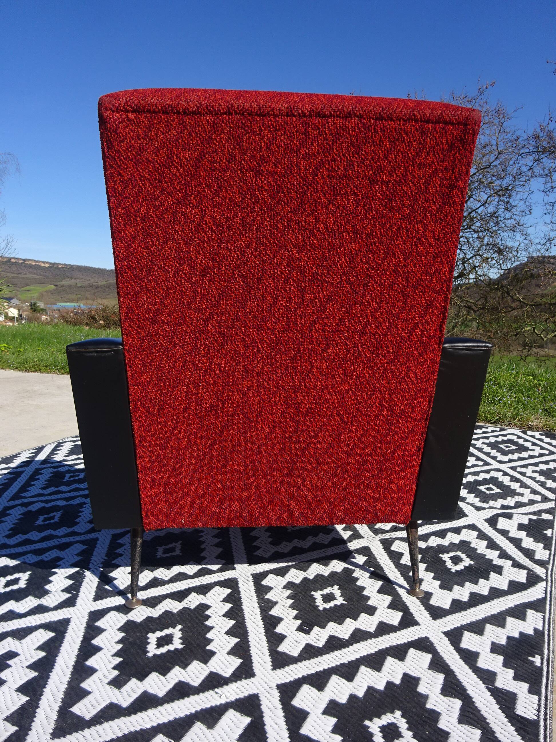 Fauteuils vintage rouge et noir, les 2