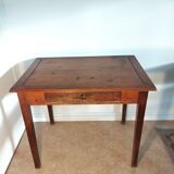Spindle legs desk