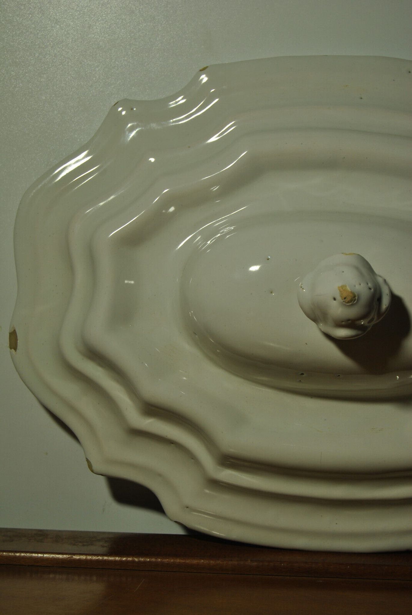 Vegetable soup tureen lid Moustiers 18th century South France