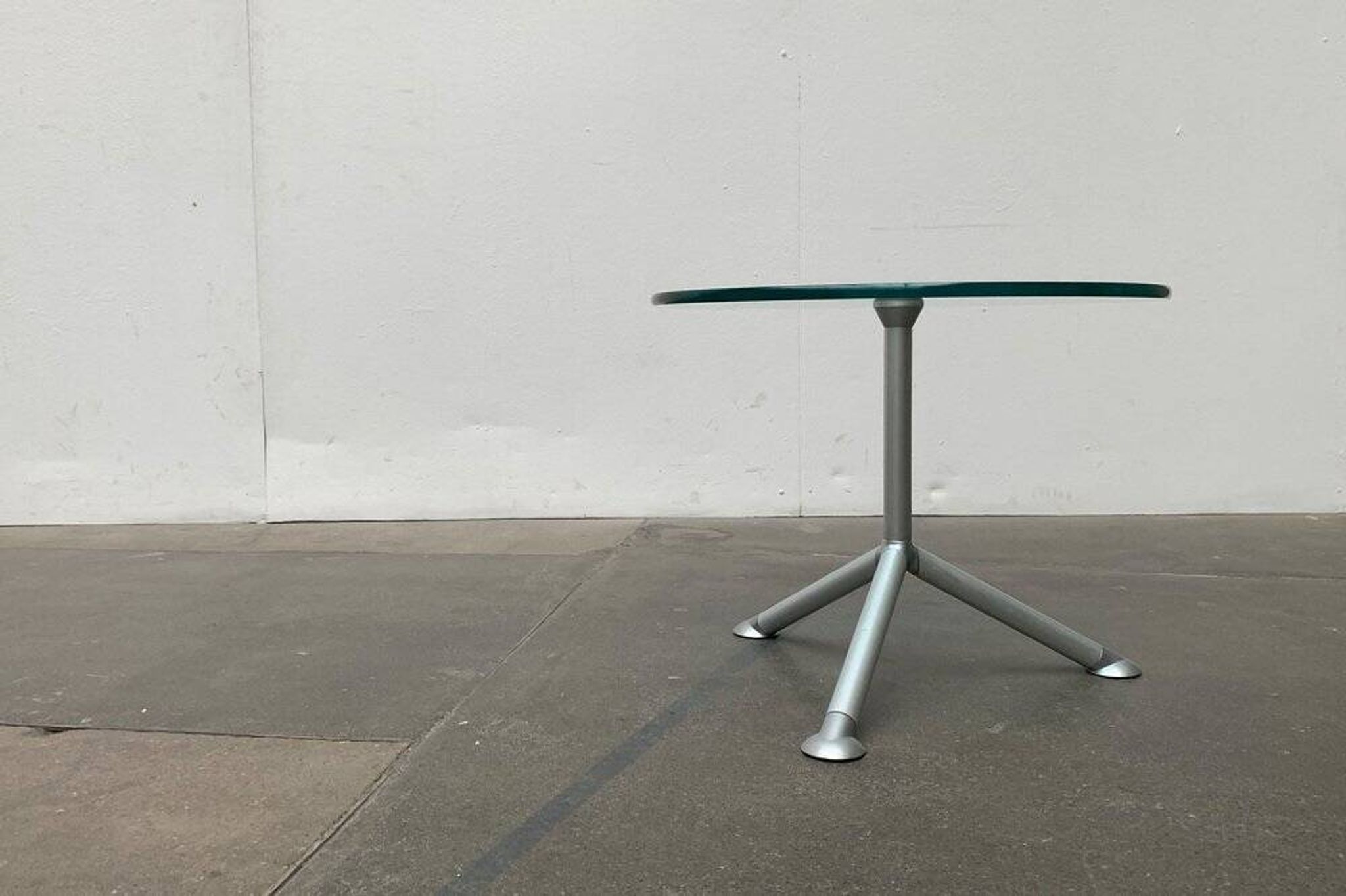 Postmodern Italian side table from the Help series in glass by Paolo Bistacchi for Albed, Milan.