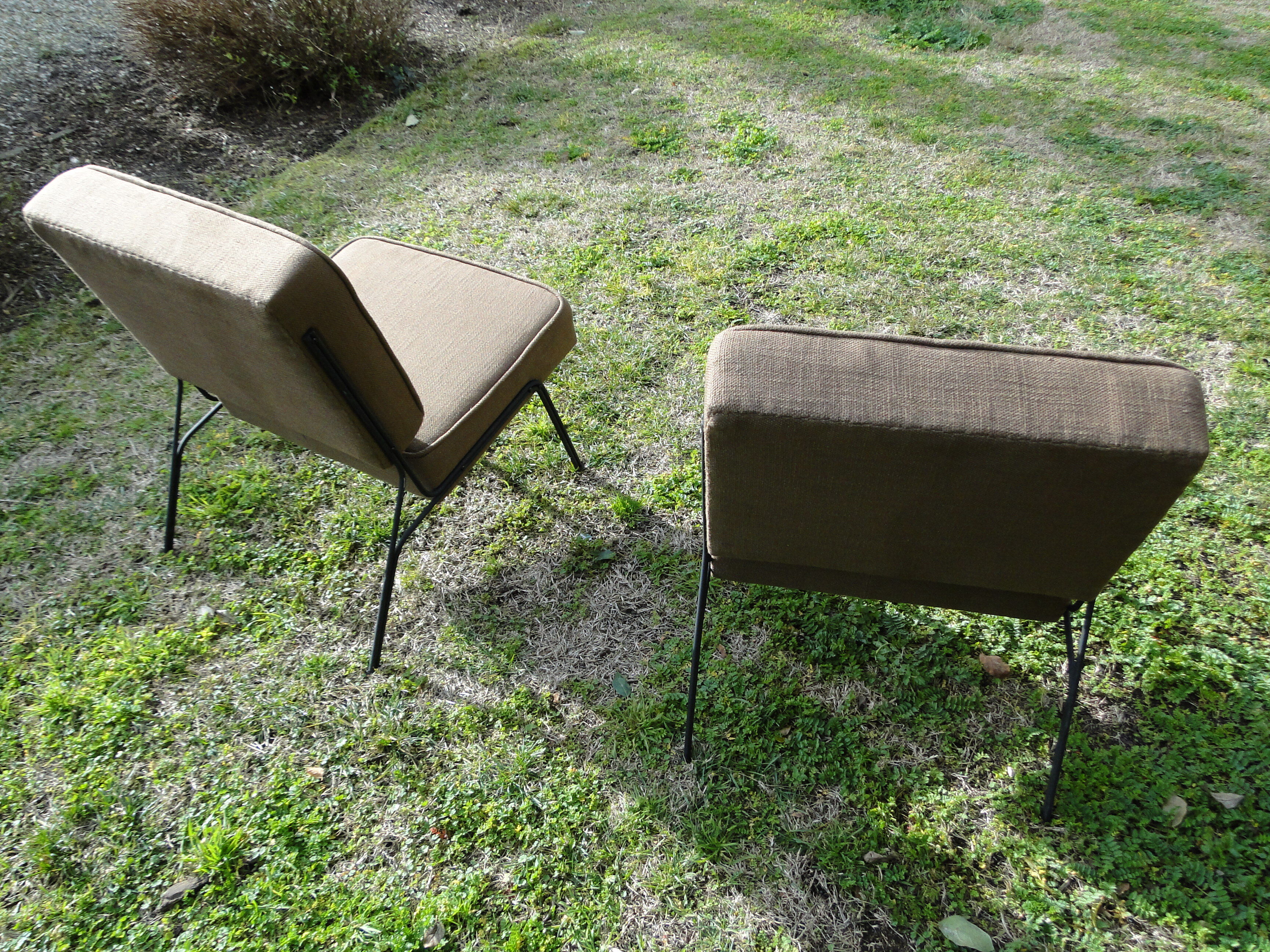 Paire de chauffeuses fauteuils en tissu marron