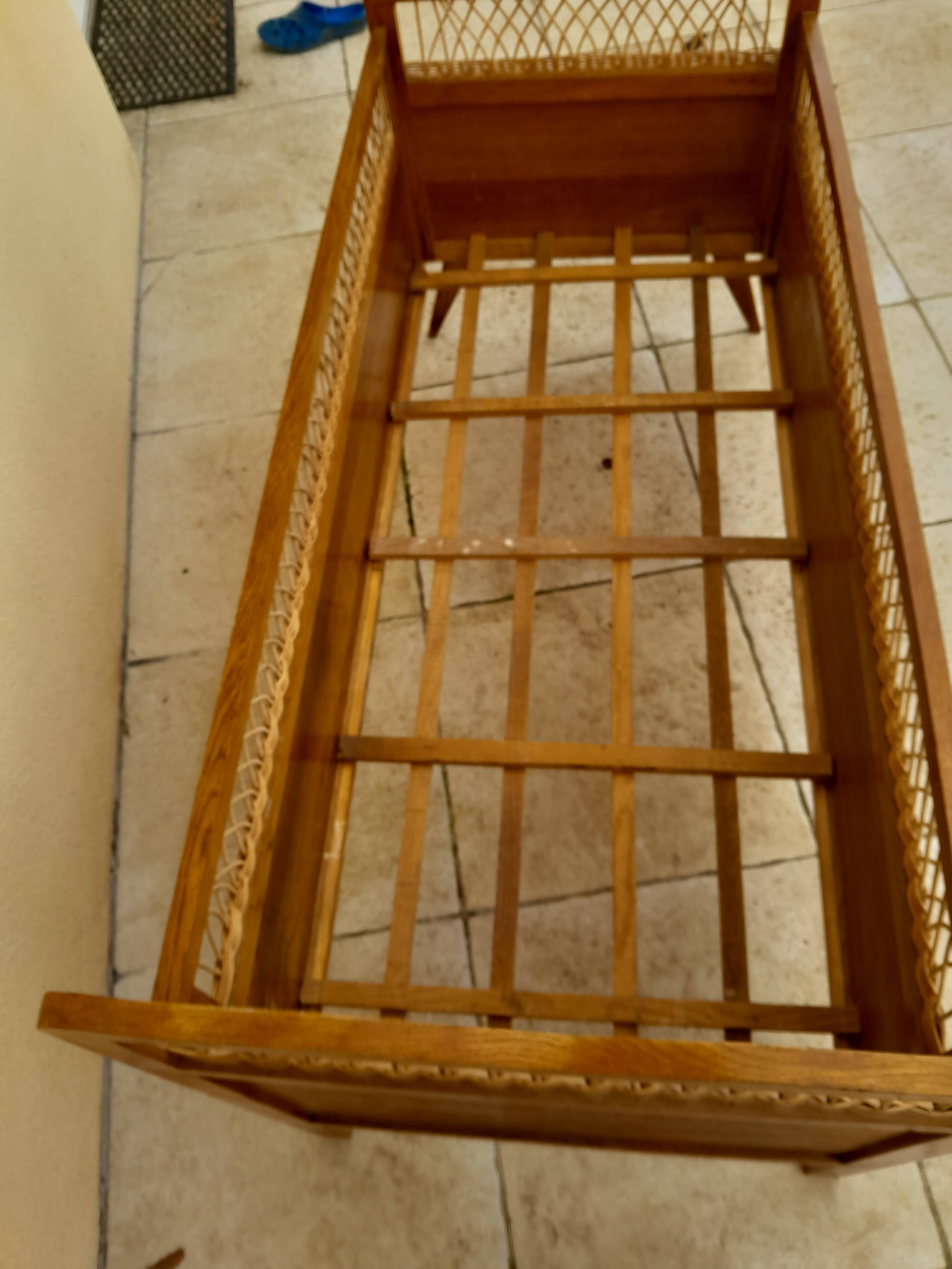 Vintage baby bed in wood and rattan from the 60s for children