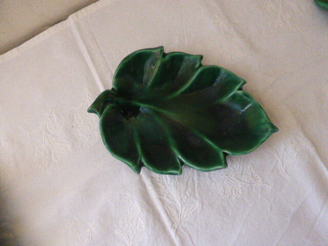 Set of 3 dishes in the shape of a ceramic leaf 1960