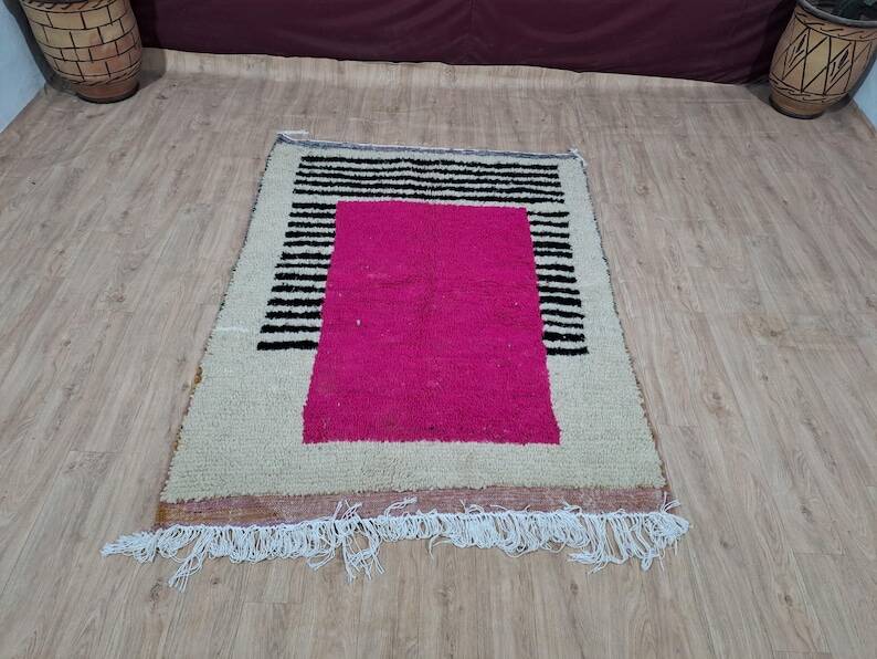 Traditional hand-woven Beni Ouraine rug, size 150 x 250 cm