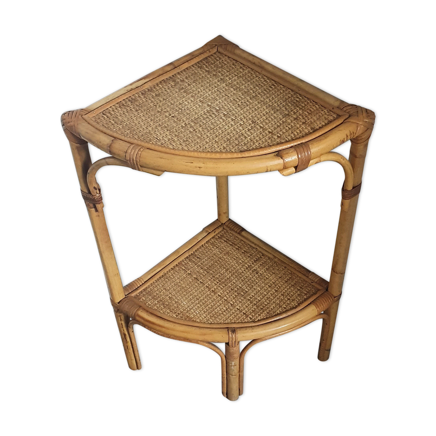 Étagère en rotin