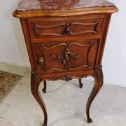 Chevet rocaille en noyer