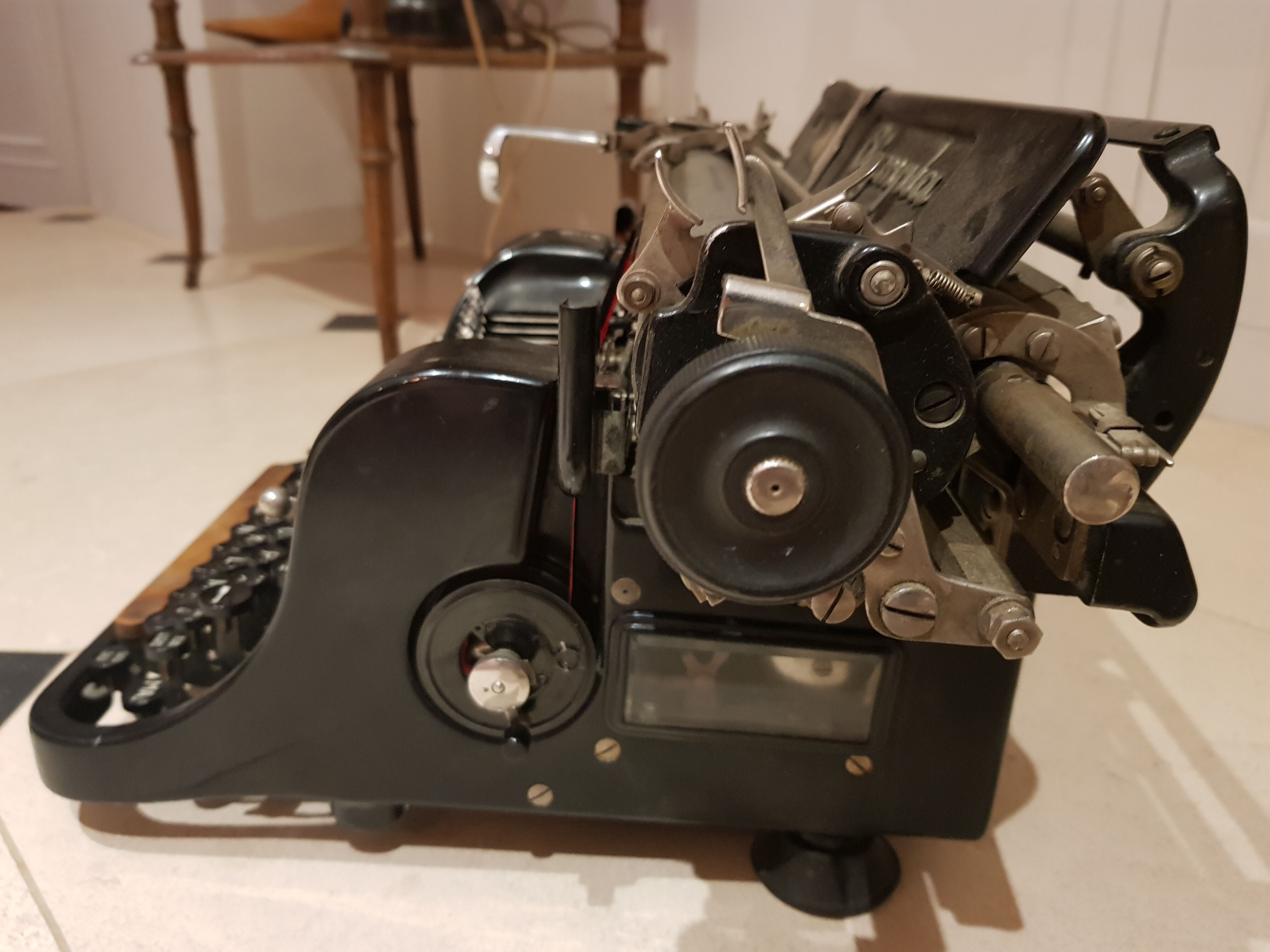 Ancienne machine à écrire de collection Olympia