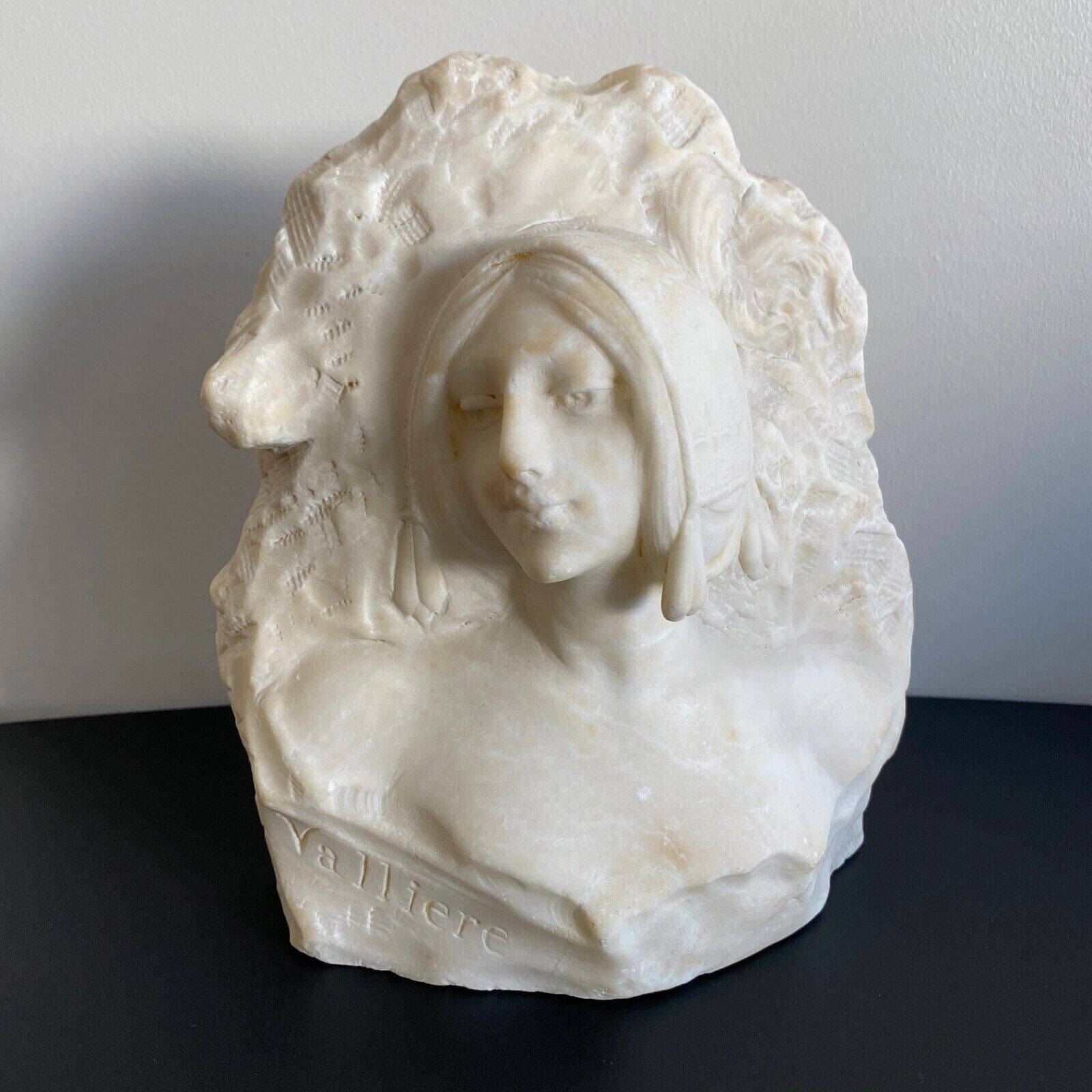 Marble sculpture representing La Vallière 20th century by J. Morrini