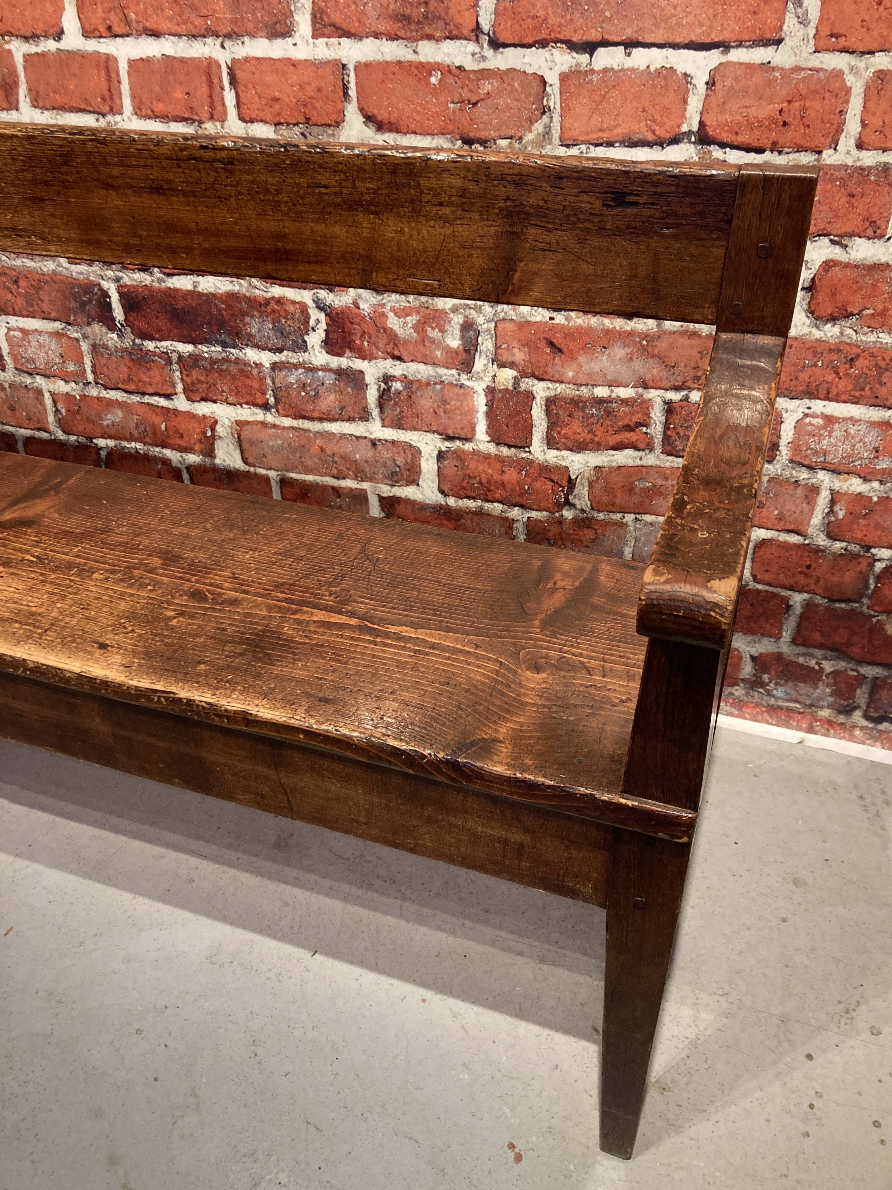 Banc d'église en bois