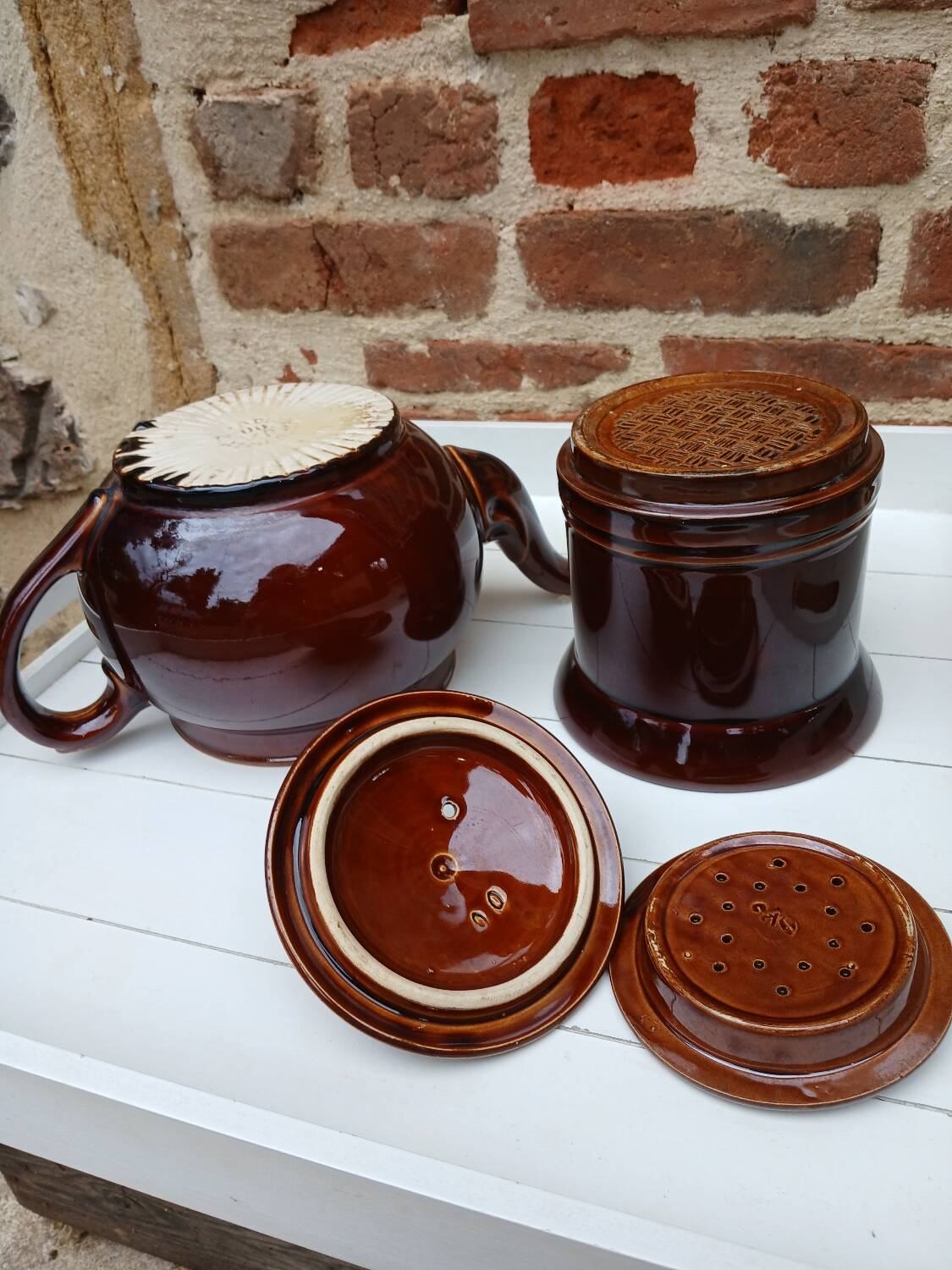 Old coffee maker with filter and 2 lids