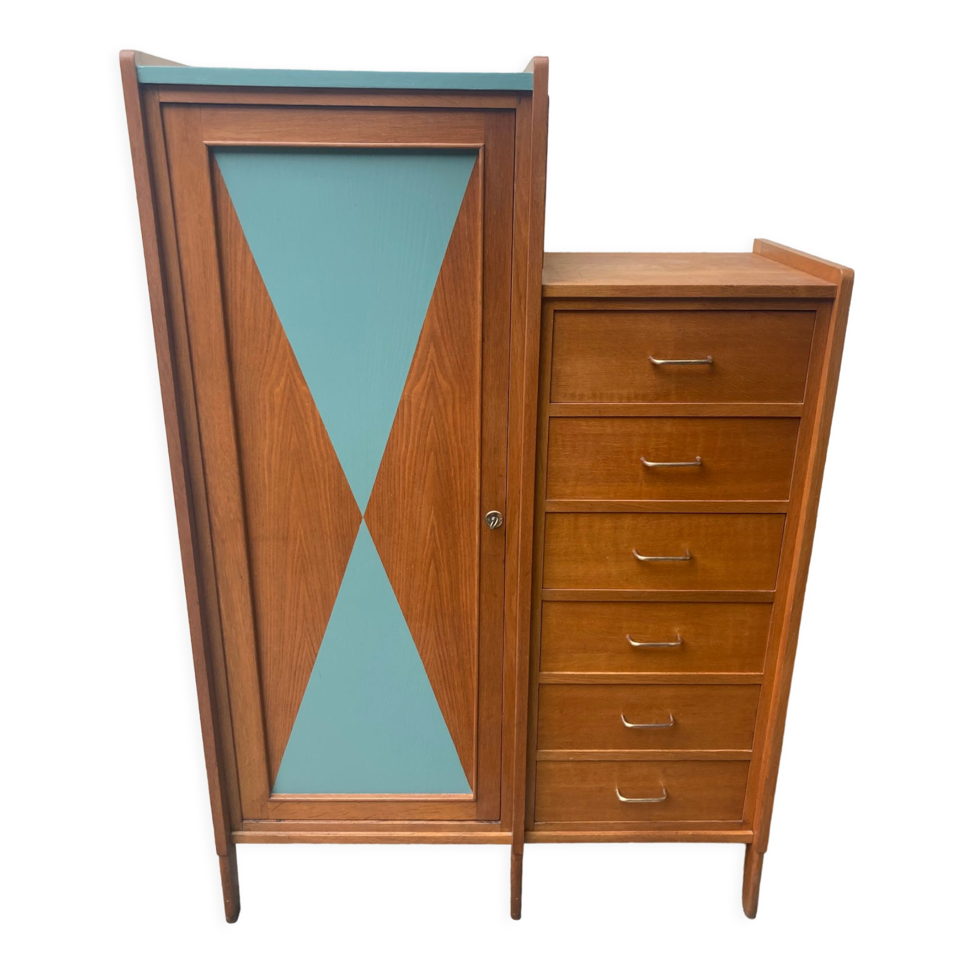Asymmetrical cabinet