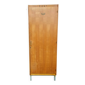 Armoire de pensionnat