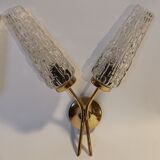 Paire d'appliques 1960 en laiton doré et verre taillé