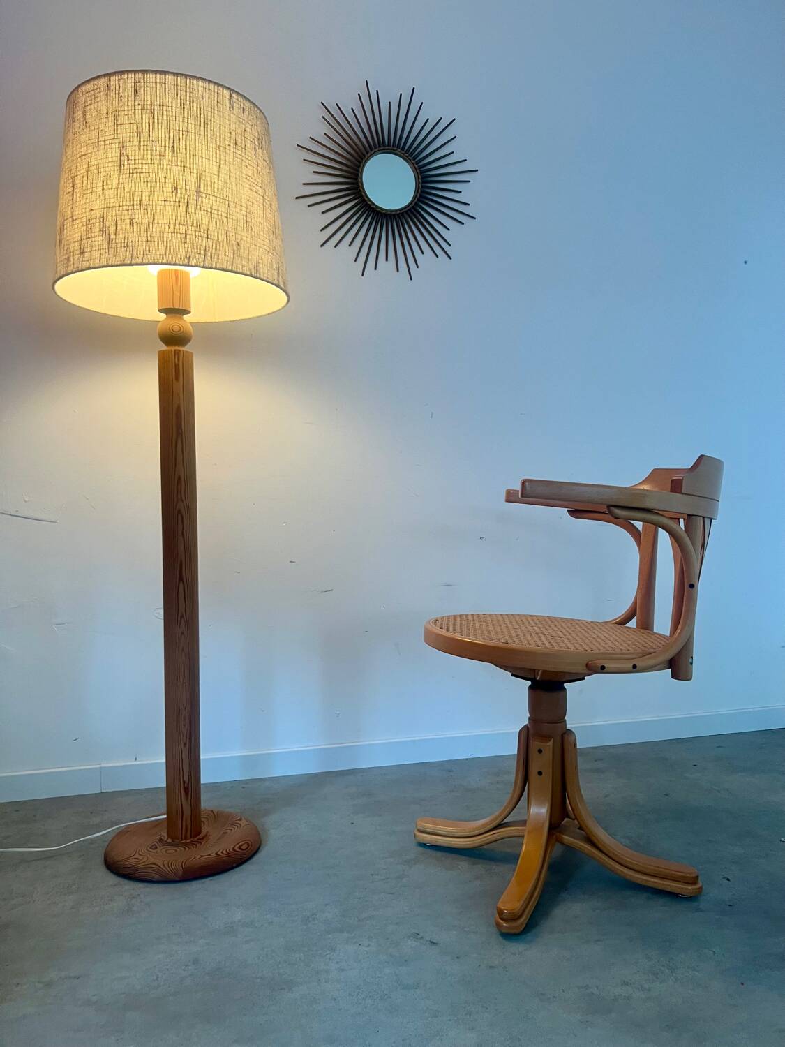 Old “American” office armchair in blond oak wood, curved cannage design, 60s vintage