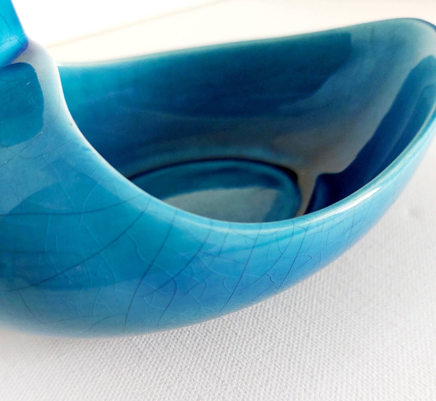 Empty ceramic duck pocket