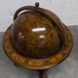 Bar globe maps rolling world